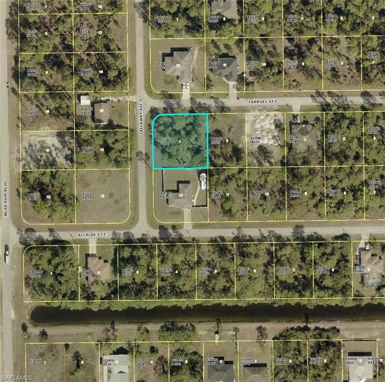 1016 Carroll St E, Lehigh Acres, FL 33974-4