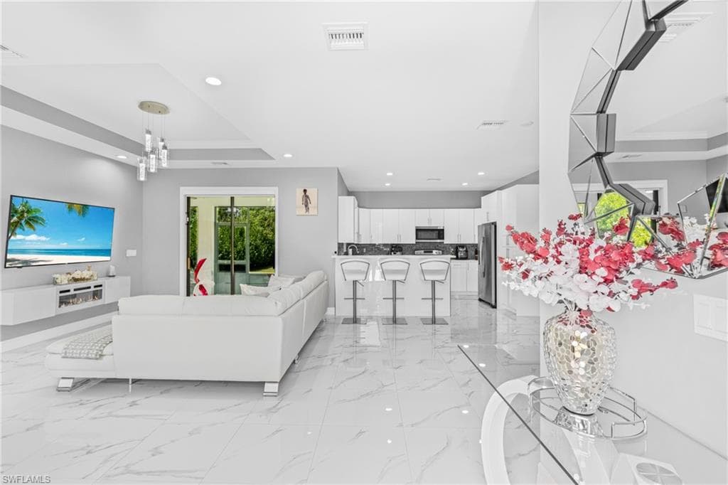 1523 Everglades Blvd N, Naples, FL 34120-10