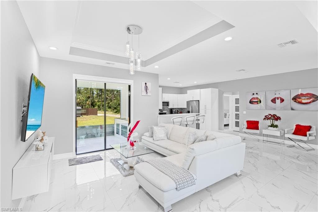 1523 Everglades Blvd N, Naples, FL 34120-15