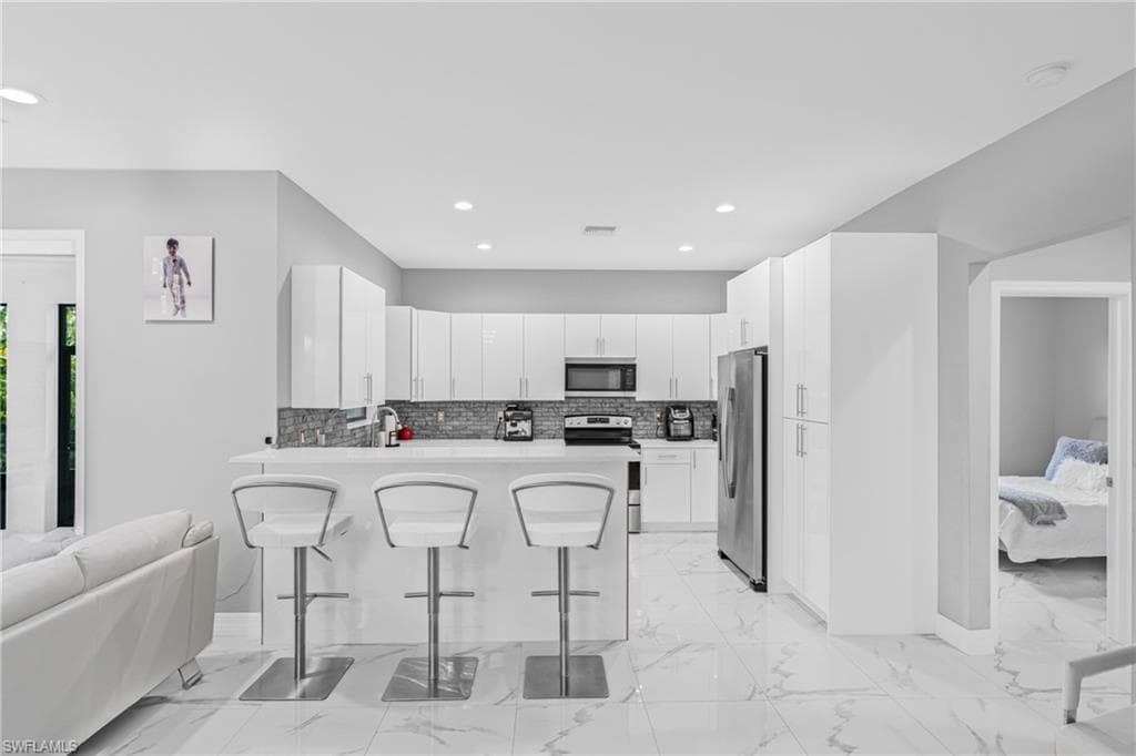 1523 Everglades Blvd N, Naples, FL 34120-18