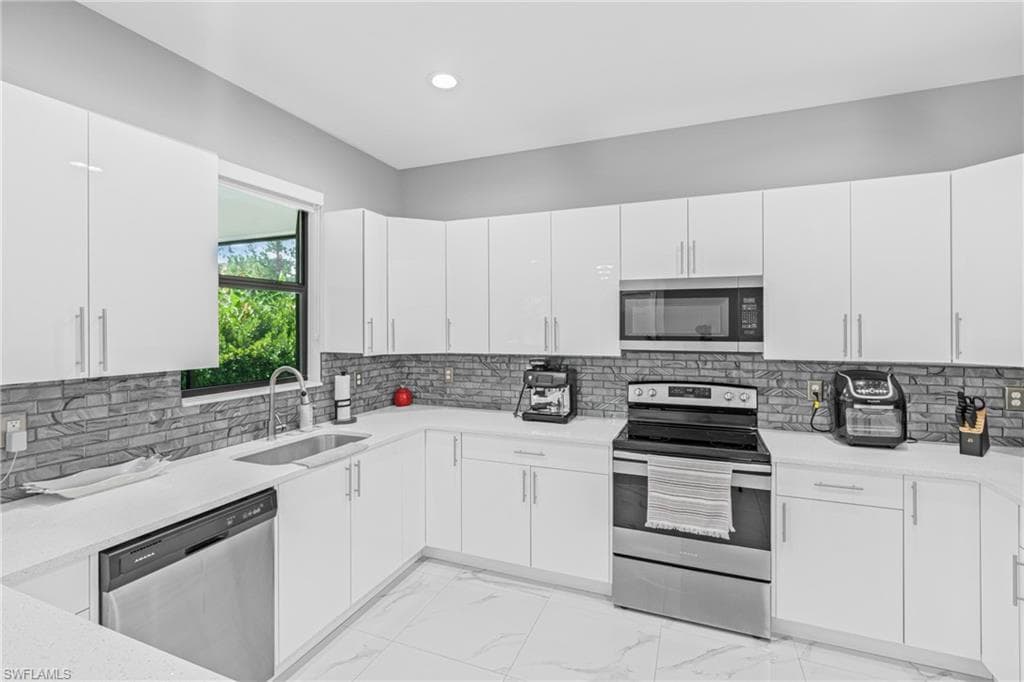 1523 Everglades Blvd N, Naples, FL 34120-20