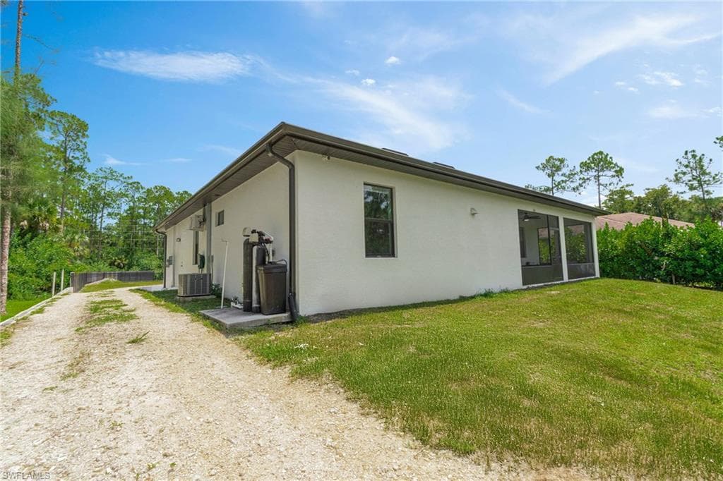 1523 Everglades Blvd N, Naples, FL 34120-37