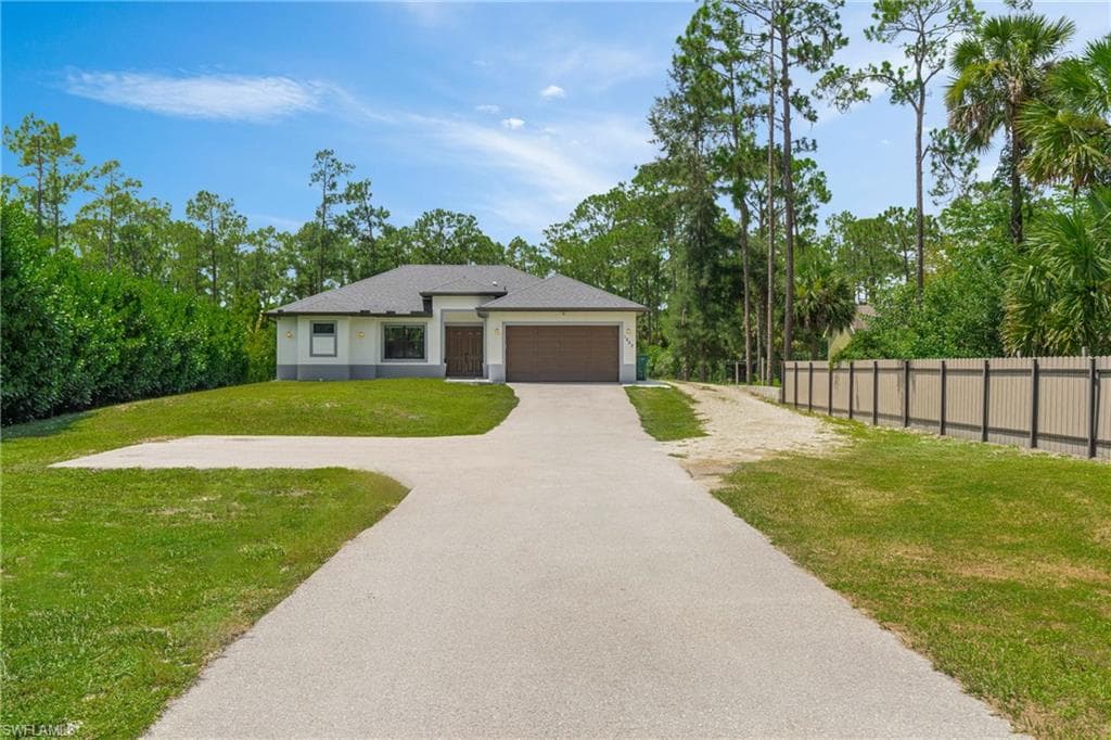 1523 Everglades Blvd N, Naples, FL 34120-3