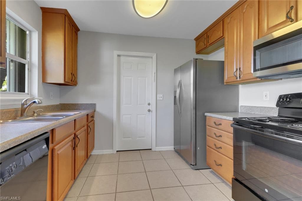 27052 Riverside Dr, Bonita Springs, FL 34135-12