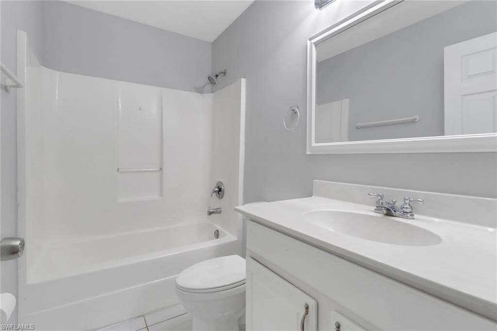 27052 Riverside Dr, Bonita Springs, FL 34135-19