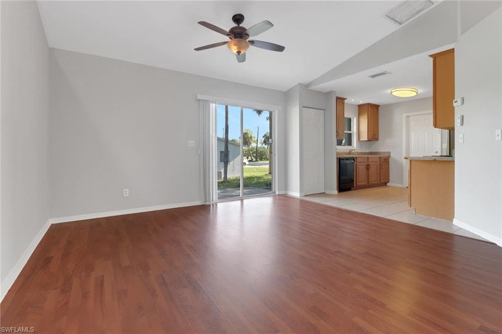 27052 Riverside Dr, Bonita Springs, FL 34135-8
