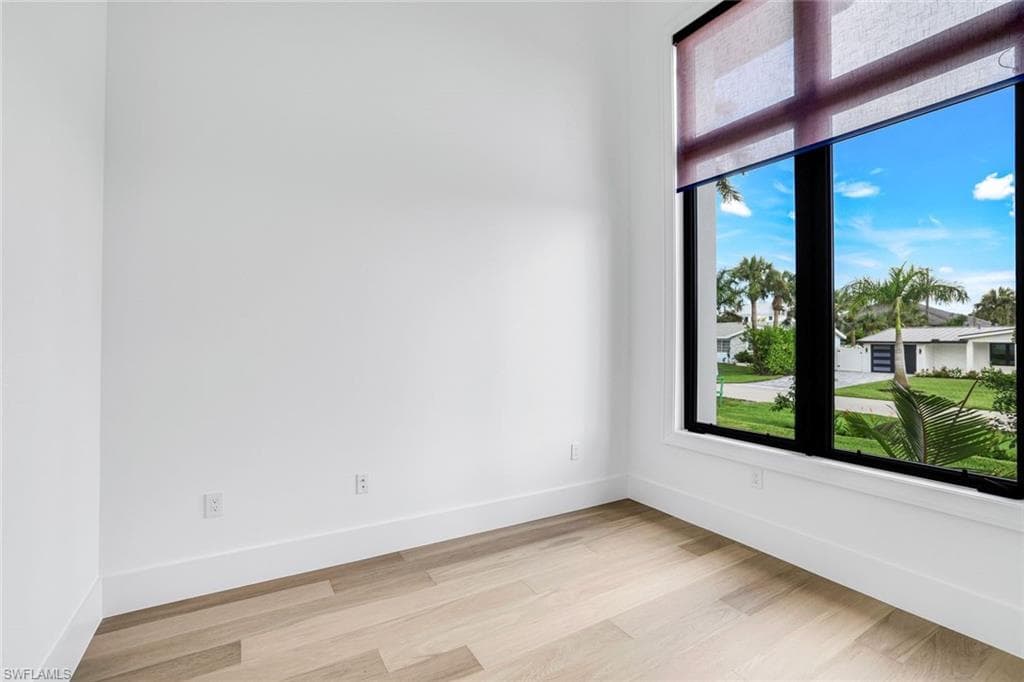 1248 13th Ave N, Naples, FL 34102-18