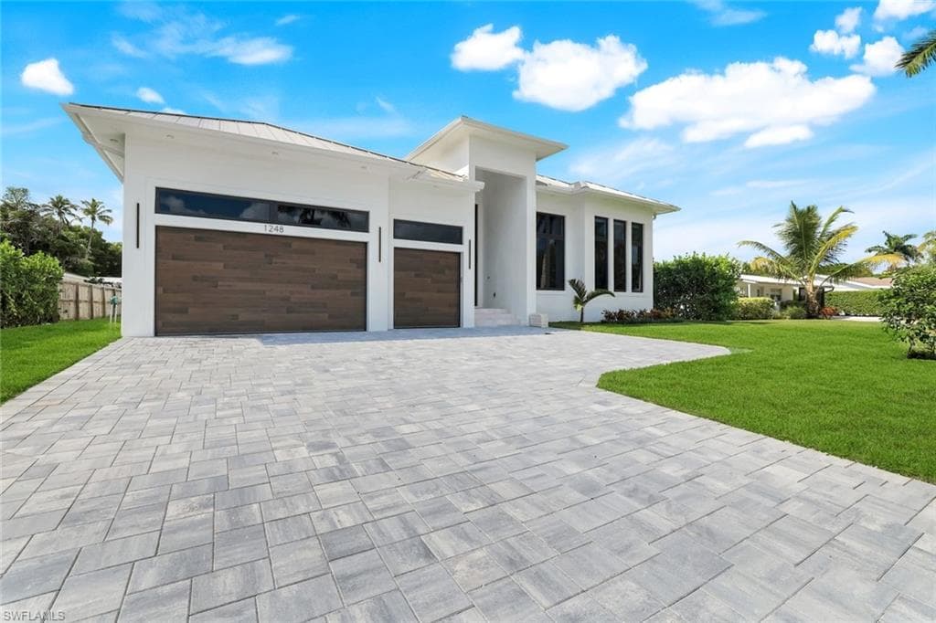 1248 13th Ave N, Naples, FL 34102-1