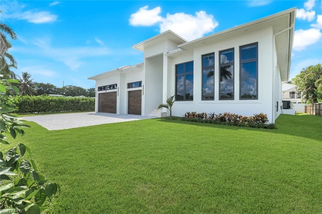 1248 13th Ave N, Naples, FL 34102-3