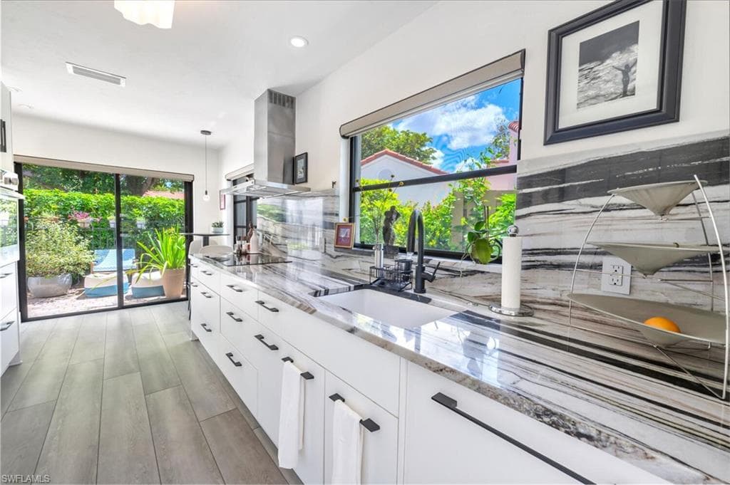 877 Reef Point Cir, Naples, FL 34108-11
