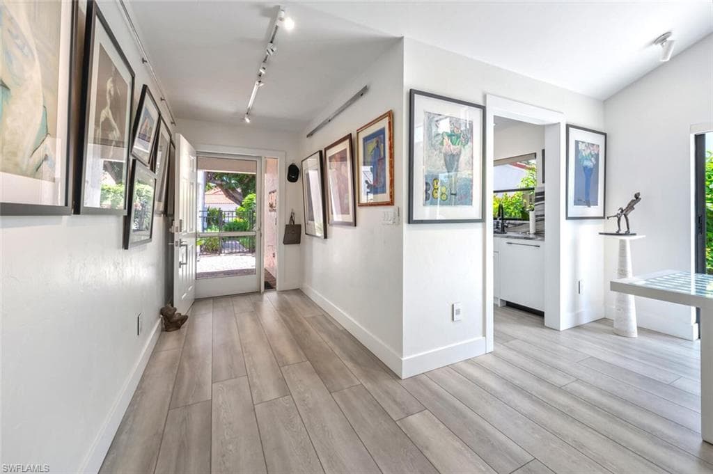 877 Reef Point Cir, Naples, FL 34108-28