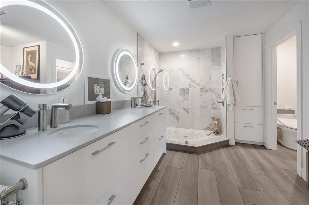 877 Reef Point Cir, Naples, FL 34108-33