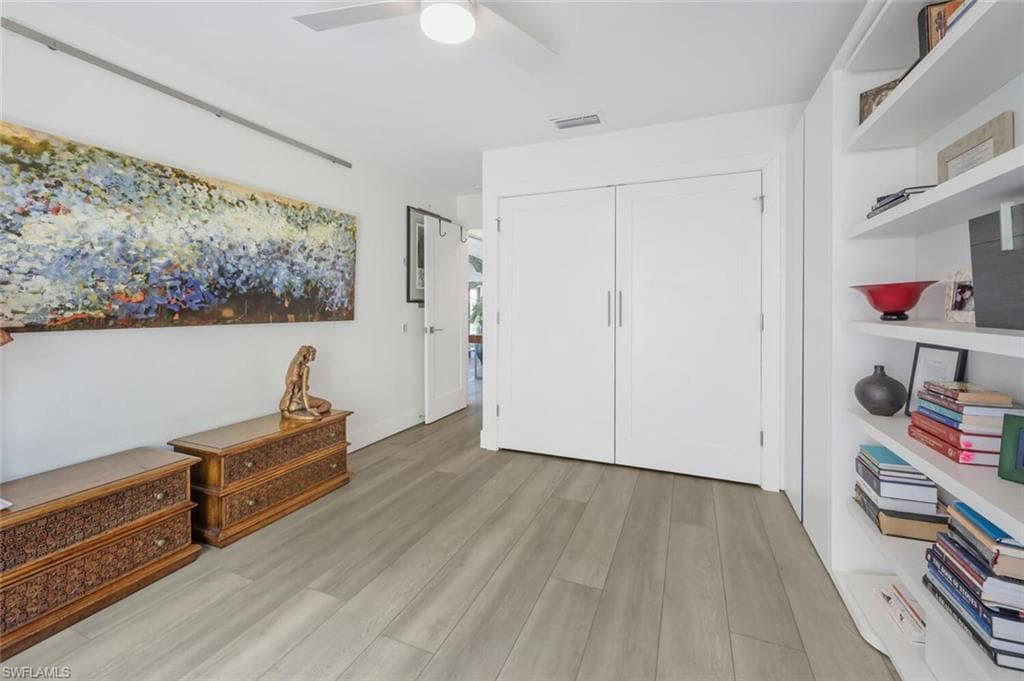 877 Reef Point Cir, Naples, FL 34108-37