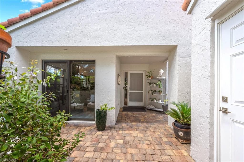 877 Reef Point Cir, Naples, FL 34108-41