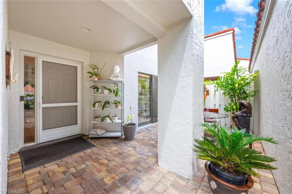 877 Reef Point Cir, Naples, FL 34108-42