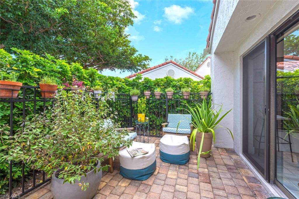 877 Reef Point Cir, Naples, FL 34108-43