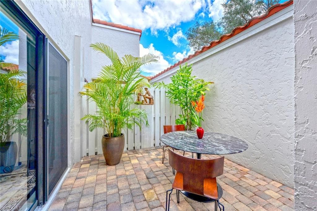 877 Reef Point Cir, Naples, FL 34108-44