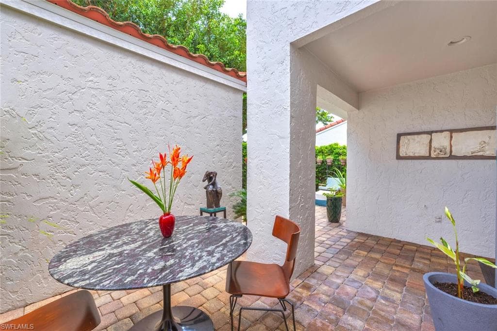 877 Reef Point Cir, Naples, FL 34108-45