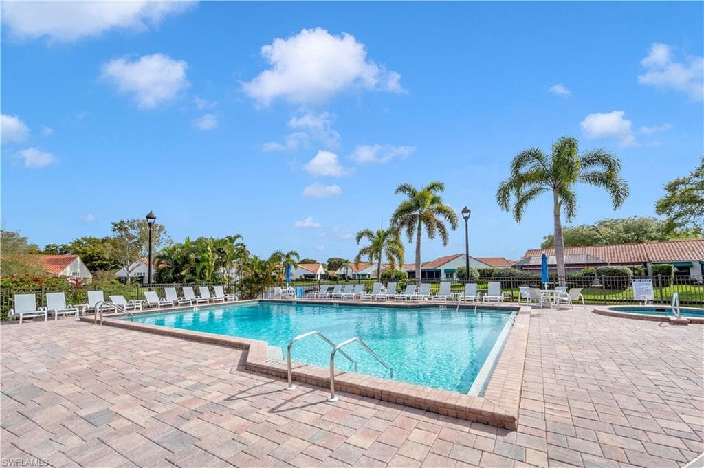 877 Reef Point Cir, Naples, FL 34108-47