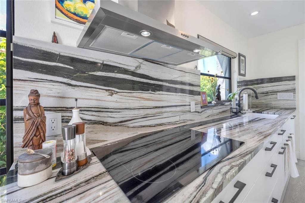877 Reef Point Cir, Naples, FL 34108-5