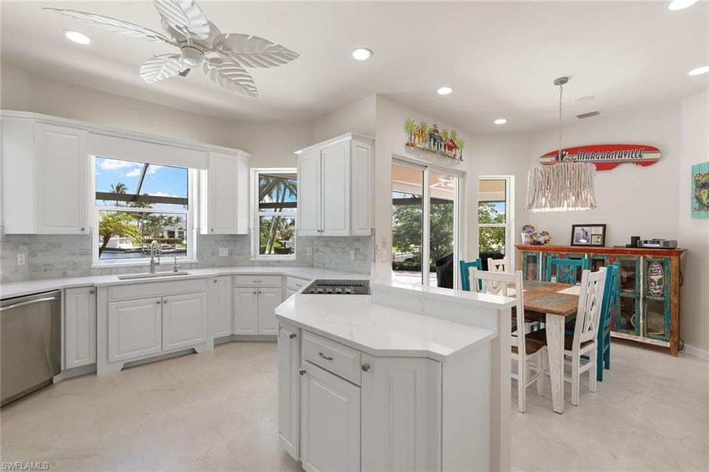 95 Anchor Ct, Marco Island, FL 34145-14