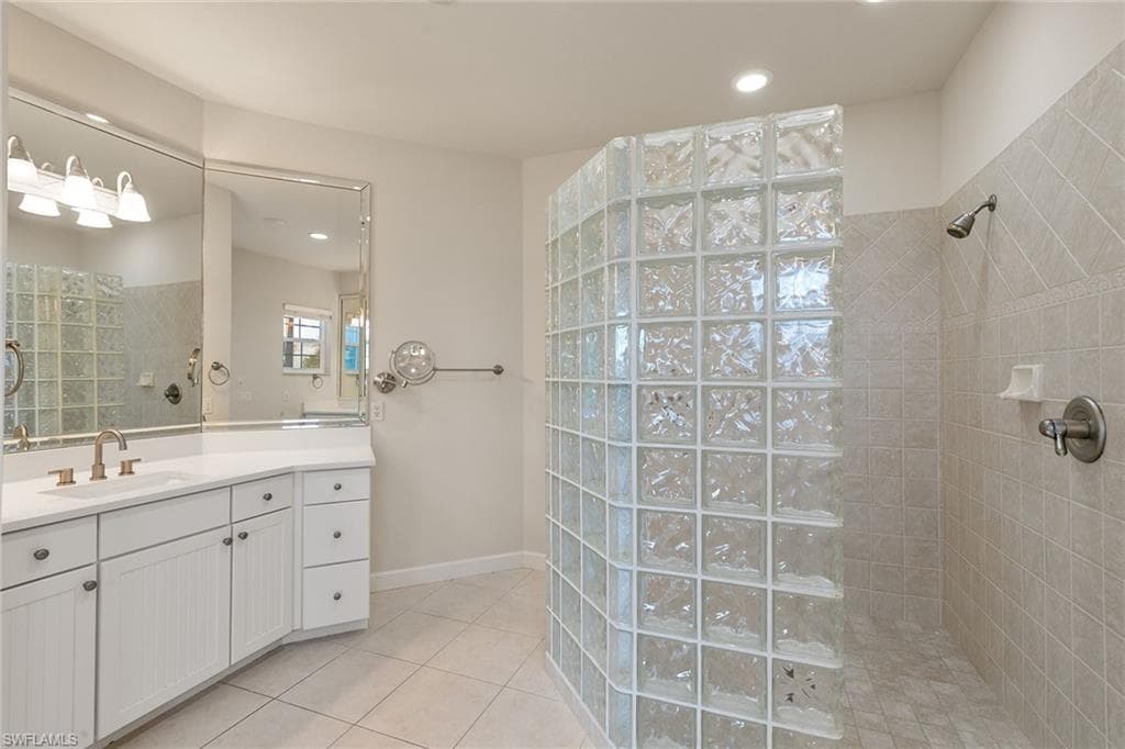 95 Anchor Ct, Marco Island, FL 34145-35