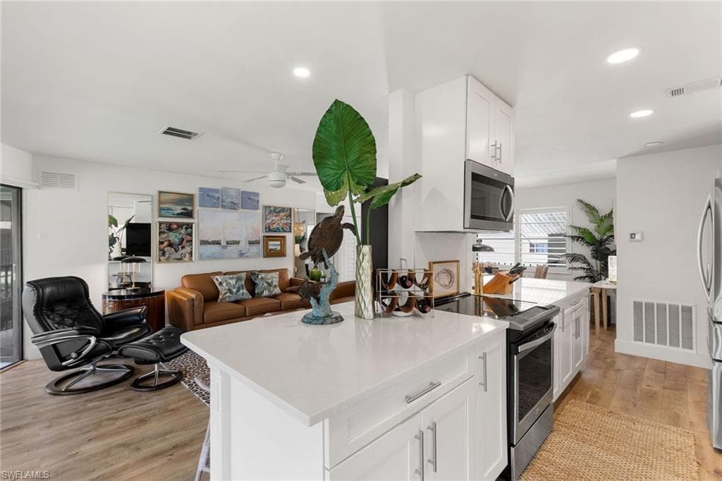 4072 Belair Ln 403, Naples, FL 34103-10