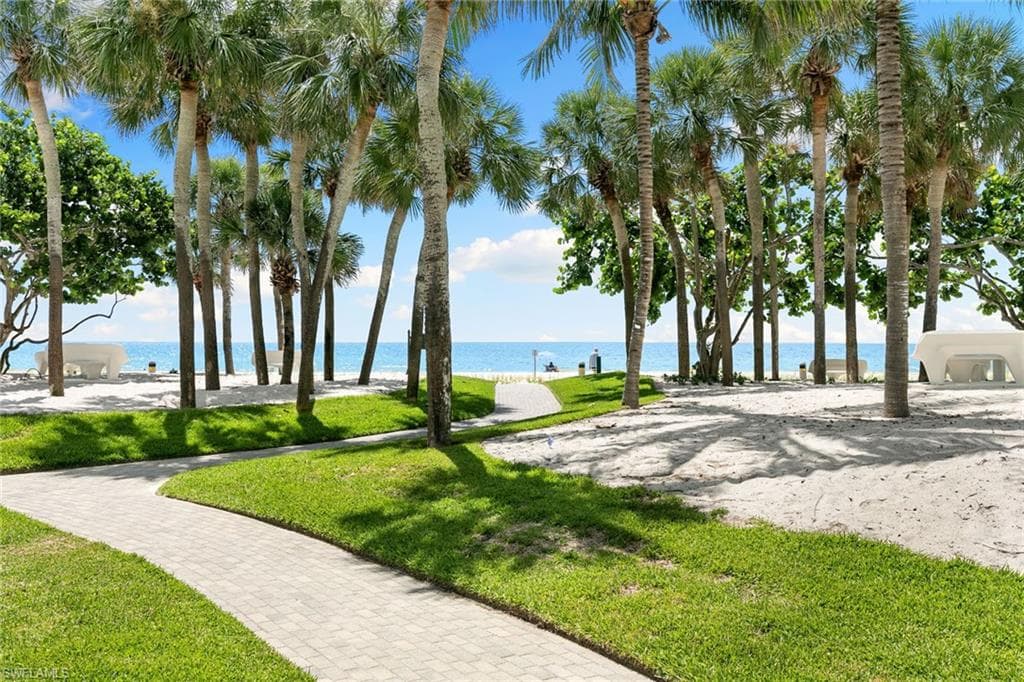 4072 Belair Ln 403, Naples, FL 34103-25