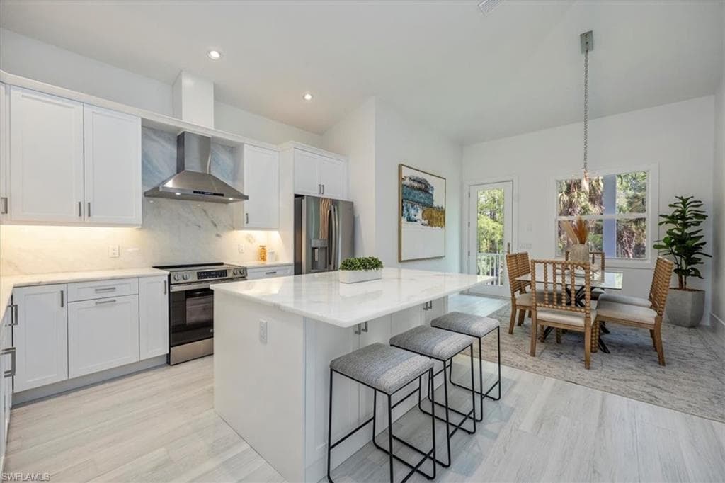 1041 20th Ave NE, Naples, FL 34120-9