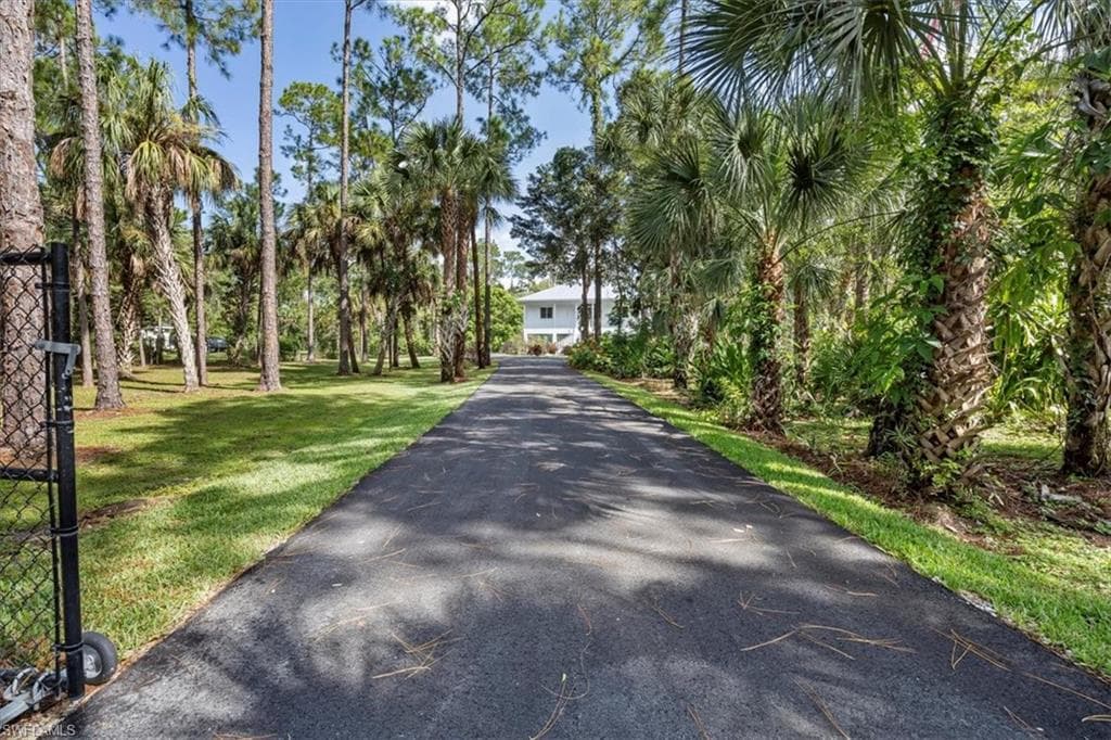 1041 20th Ave NE, Naples, FL 34120-25