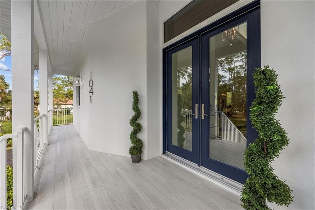 1041 20th Ave NE, Naples, FL 34120-3
