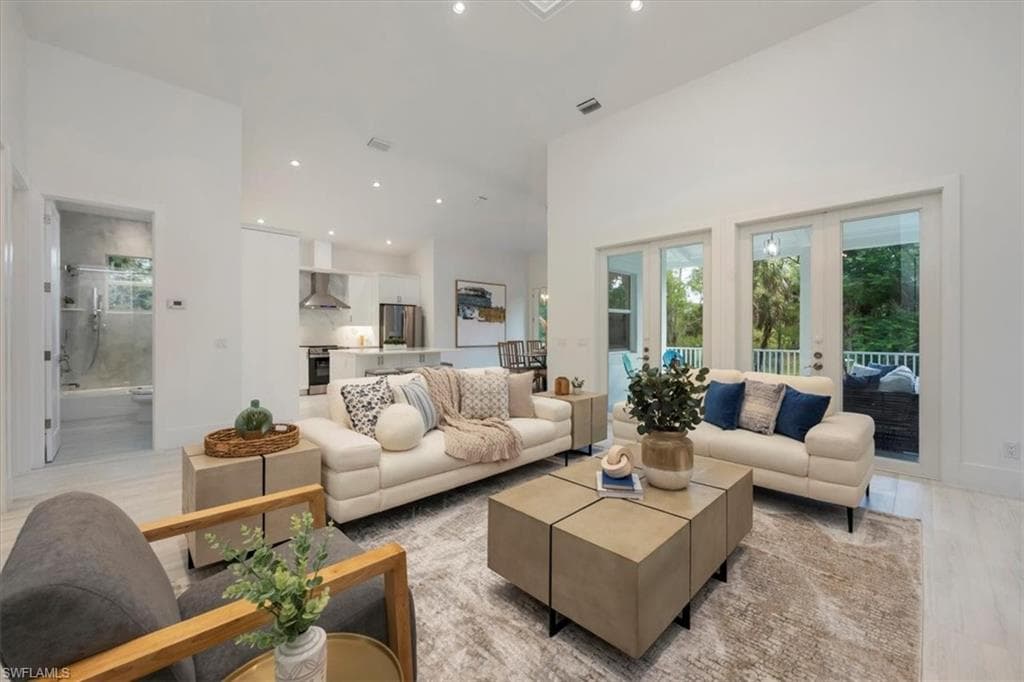 1041 20th Ave NE, Naples, FL 34120-4