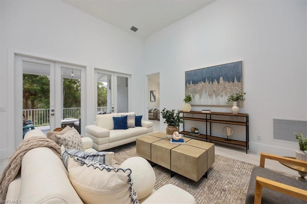 1041 20th Ave NE, Naples, FL 34120-6
