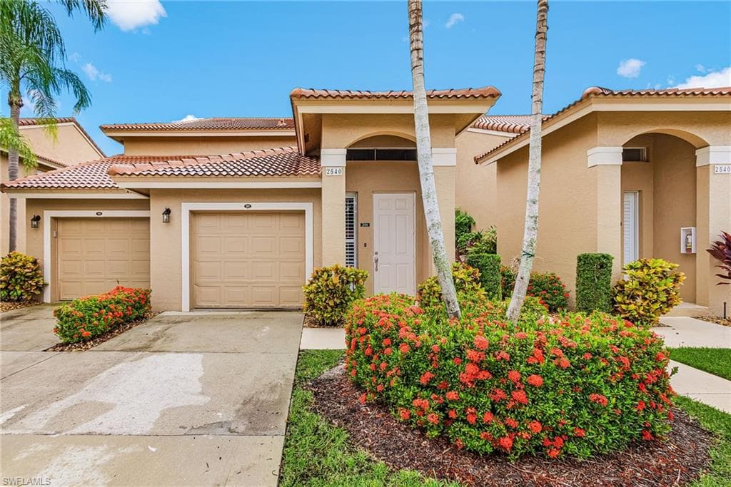 2540 Aspen Creek Ln S 201, Naples, FL 34119-3