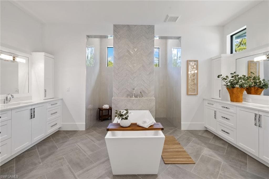 4221 7th Ave NW, Naples, FL 34119-16
