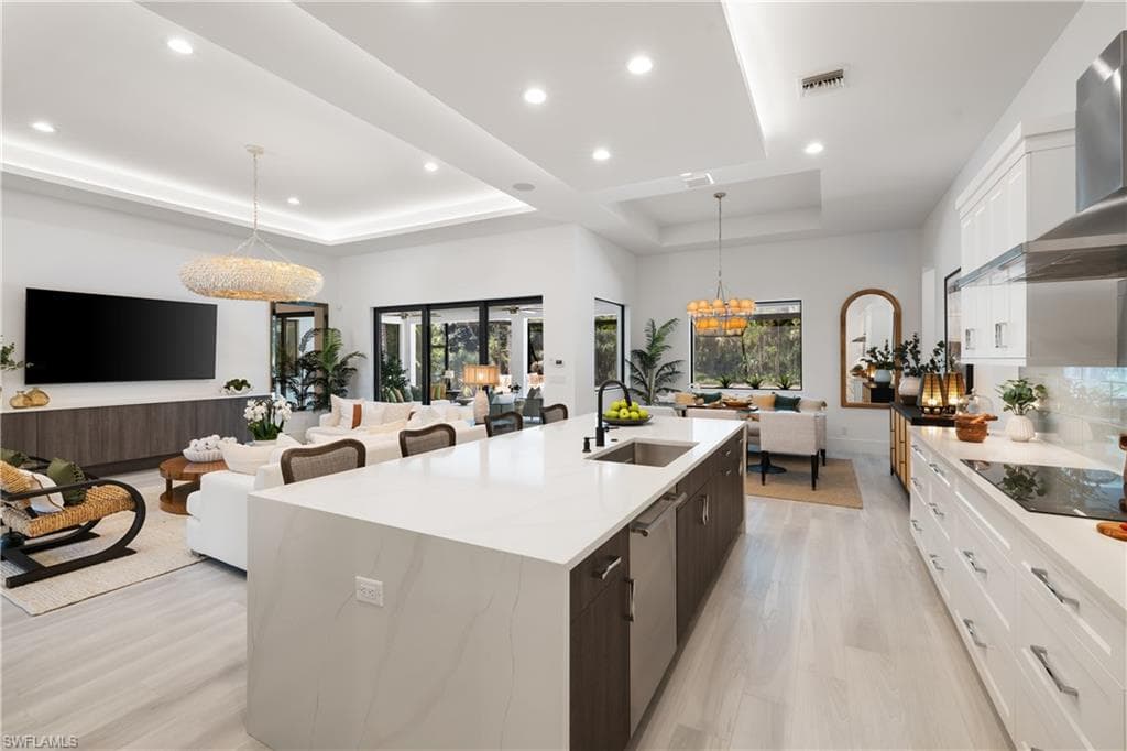 4221 7th Ave NW, Naples, FL 34119-7