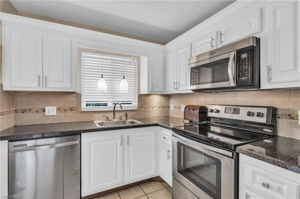 4318 27th Ct SW 102, Naples, FL 34116-3