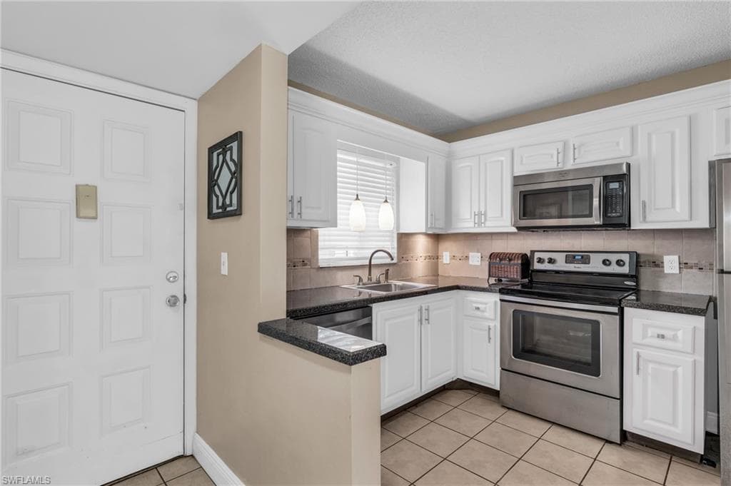 4318 27th Ct SW 102, Naples, FL 34116-4