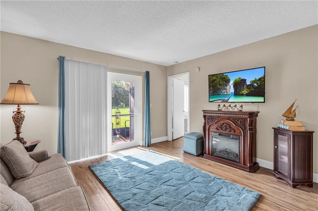 4318 27th Ct SW 102, Naples, FL 34116-6