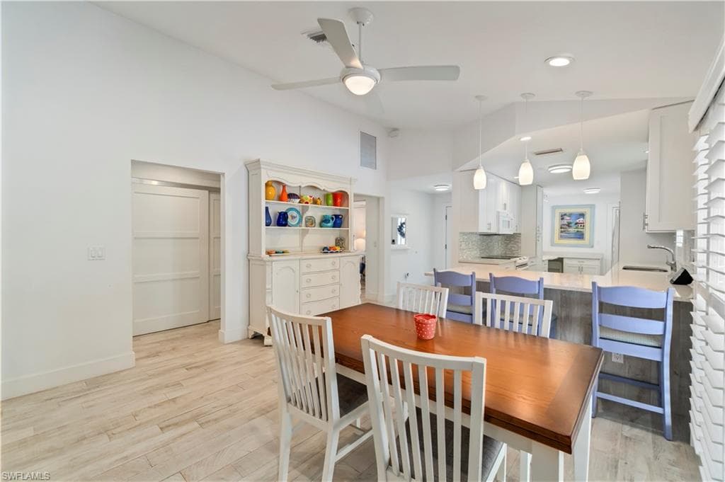 4266 Springs Ln, Bonita Springs, FL 34134-9