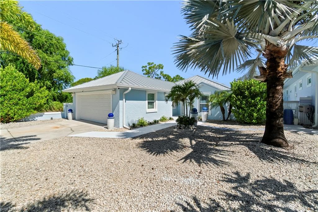 4266 Springs Ln, Bonita Springs, FL 34134-28