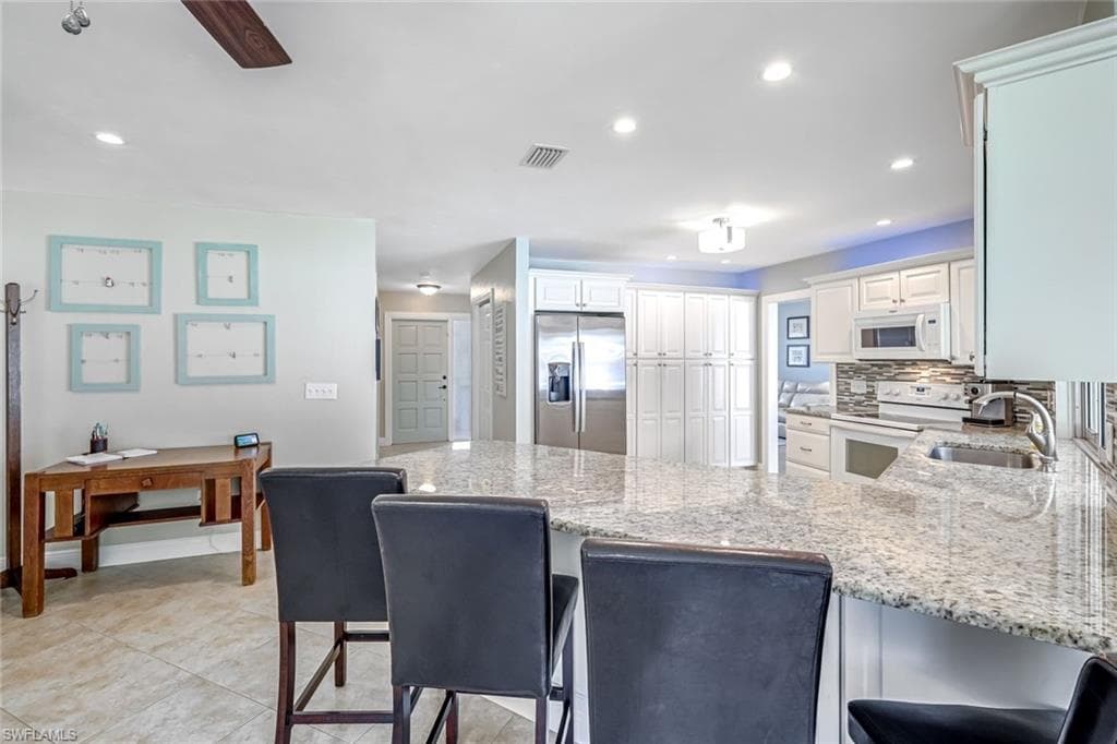 539 Cypress Way E, Naples, FL 34110-9