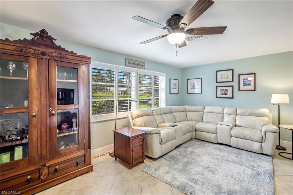 539 Cypress Way E, Naples, FL 34110-13