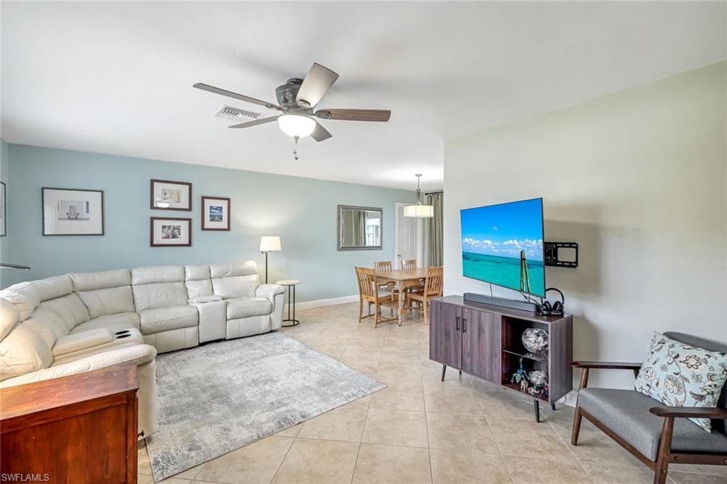539 Cypress Way E, Naples, FL 34110-14