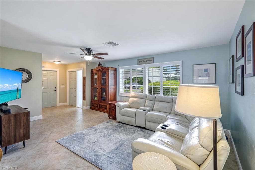 539 Cypress Way E, Naples, FL 34110-15