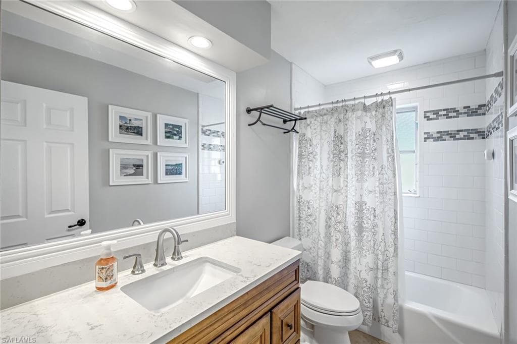 539 Cypress Way E, Naples, FL 34110-20