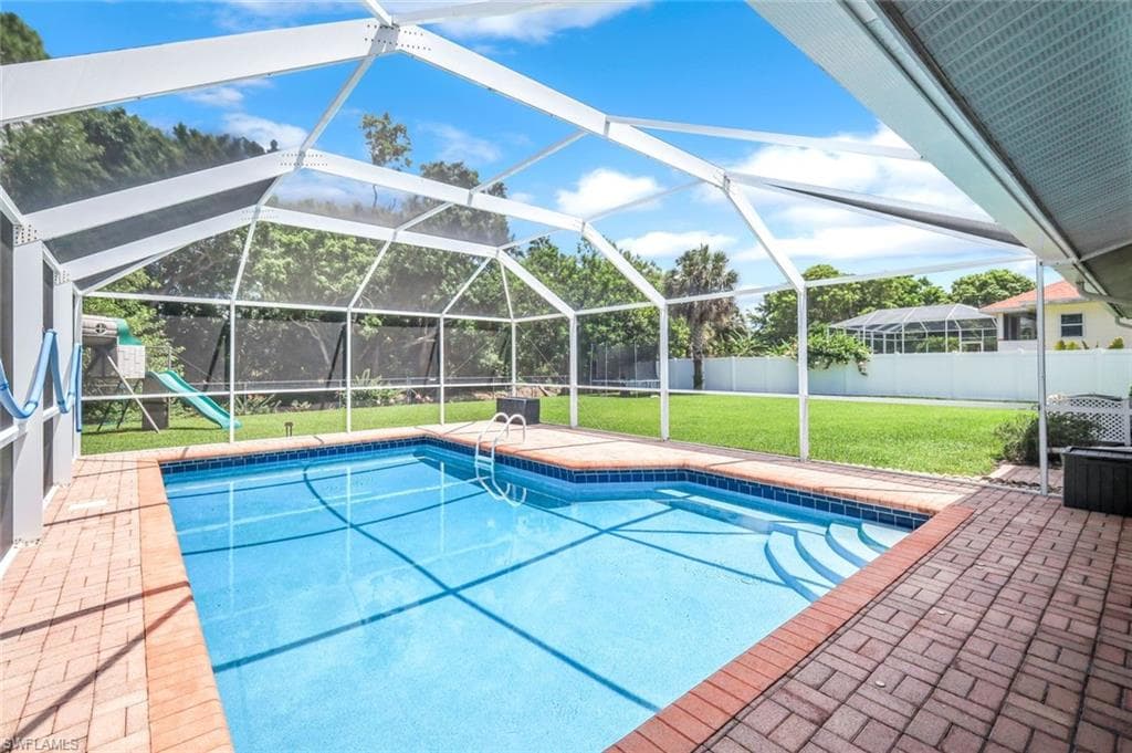 539 Cypress Way E, Naples, FL 34110-24