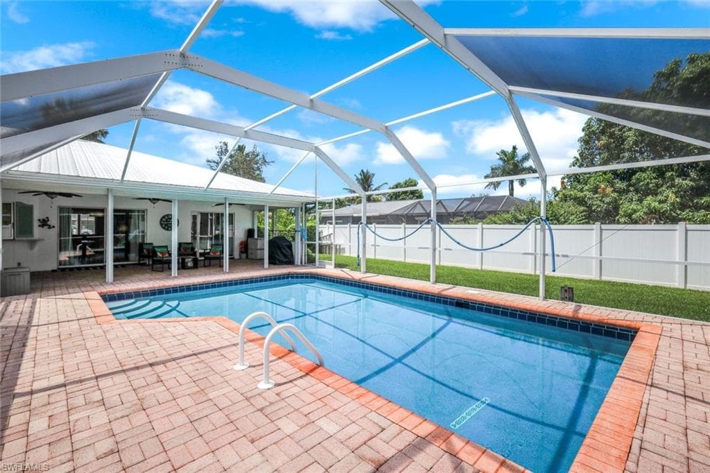 539 Cypress Way E, Naples, FL 34110-25