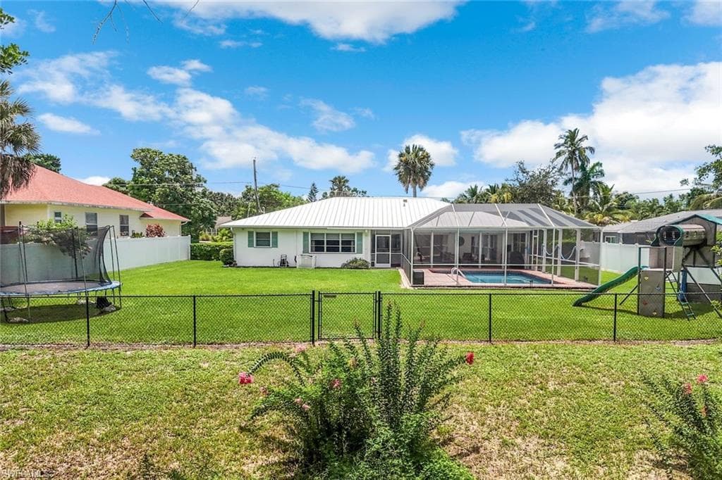 539 Cypress Way E, Naples, FL 34110-31
