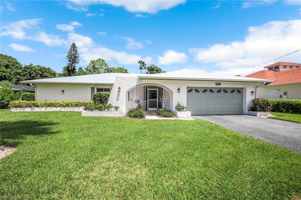 539 Cypress Way E, Naples, FL 34110-33